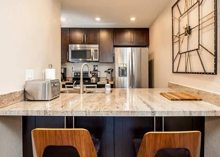 Modern And Sophisticated Old Town Gem *