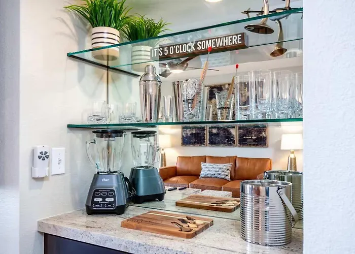Modern And Sophisticated Old Town Gem
