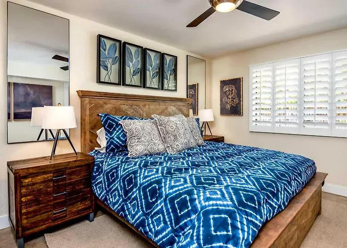 Modern And Sophisticated Old Town Gem *