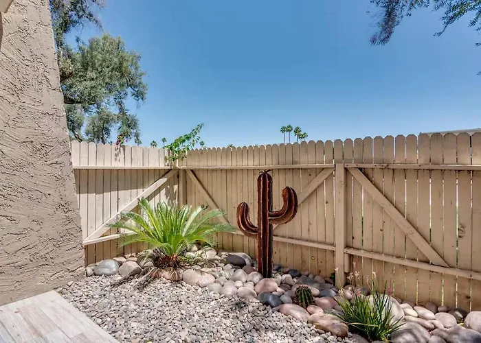 Modern And Sophisticated Old Town Gem * Scottsdale